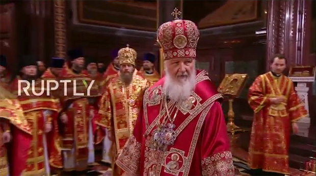 Руски патријарх освештао ускршњи колач од 1,5 тону (ВИДЕО)